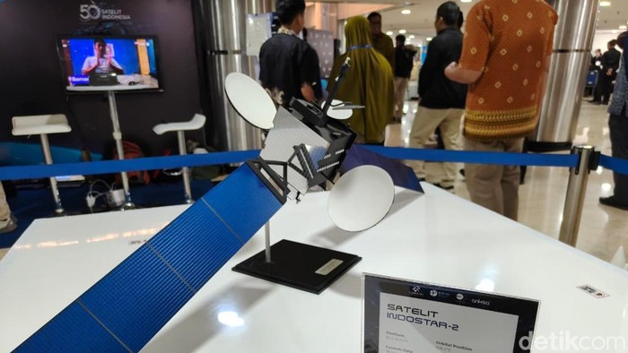Pameran 50 Tahun Satelit Indonesia