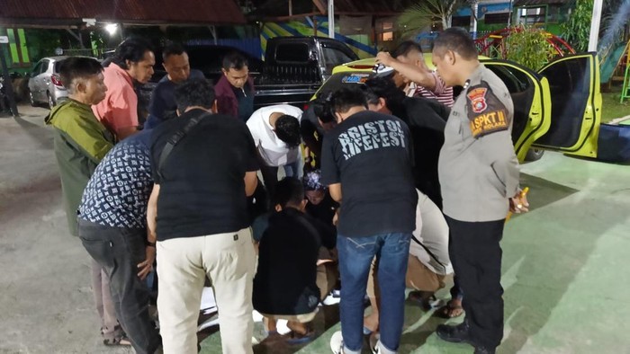 Pengedar narkoba berinisial APS (39) asal Kabupaten Bone, Sulawesi Selatan (Sulsel), ditangkap di Kabupaten Kolaka.