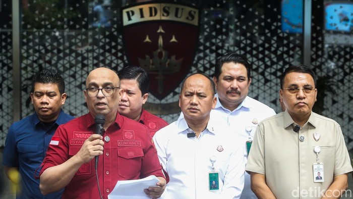 Direktur Penyidikan Jaksa Agung Muda Tindak Pidana Khusus (Jampidsus) Kejaksaan Agung Syarief Sulaeman Nahdi memberikan keterangan pers di Kantor Jampidsus, Kejaksaan Agung, Jakarta, Rabu (8/7/2026). Kejaksaan Agung menetapkan tiga tersangka dalam kasus dugaan korupsi tata kelola pertambangan mineral nonlogam yang melibatkan PT Putraprima Mineral Mandiri (PMM) pada periode 2018–2019.