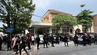 Polda Metro Jelaskan Alasan Brimob Kawal Penggeledahan Kafe di Cipete