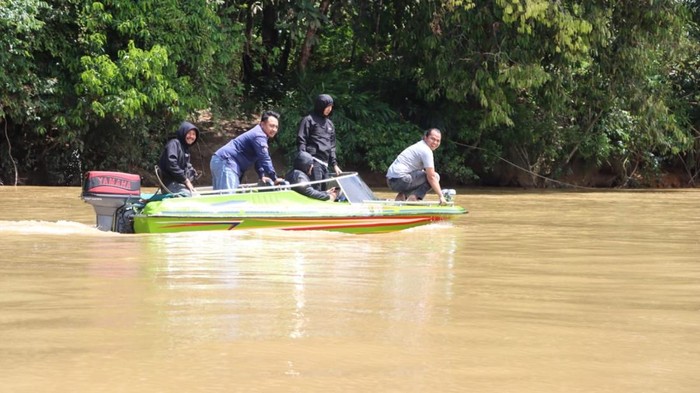 Polisi Susur Sungai Sekadau Usai Airnya Keruh