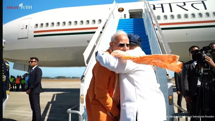 Prabowo Antar Kepulangan PM Modi di Bandara YIA