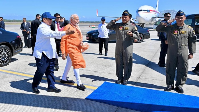 Prabowo dan Modi naik helikopter kunjungi Candi Prambanan. (Laily Rachev/Biro Pers, Media, dan Informasi Sekretariat Presiden)