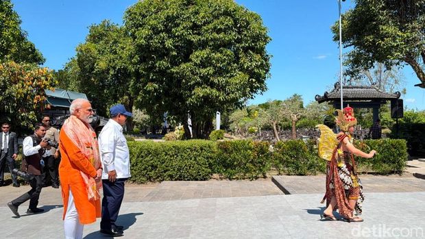 Presiden Prabowo dan PM India Modi disambut tari tradisional Rama Sinta di Candi Prambanan. (Eva/detikcom)