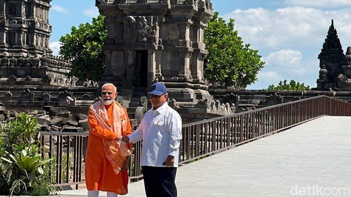 Presiden Prabowo Subianto, mendampingi Perdana Menteri (PM) India Narendra Modi dalam kunjungan perdana ke Candi Prambanan. (Eva/detikcom)