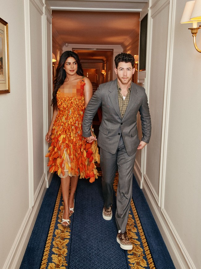 Meski 10 tahun lebih tua dari Nick, aktris berdarah India itu menuai pujian karena memancarkan visual awet muda. Ia kini memasuki usia 43 tahun, sementara personel band Jonas Brothers itu menginjak 33 tahun. Foto: Getty Images