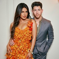 Potret Pasutri Priyanka Chopra-Nick Jonas Tampil Mesra di Fashion Show Dior