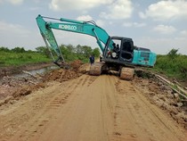 Warga Perbaiki Jalan Penghubung Muratara-Mura Secara Swadaya, Ini Kata Sekdes
