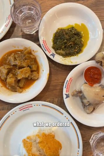 Diaspora Indonesia membagikan momen makan nasi Padang di Restoran Sederhana Australia