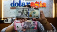 Pelaku pasar akan terus mencermati perkembangan nilai tukar dalam beberapa hari ke depan. Stabilitas rupiah dinilai menjadi salah satu faktor penting dalam menjaga kepercayaan investor dan mendukung aktivitas perekonomian nasional.