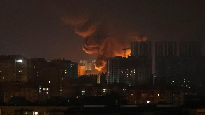 Rusia dan Ukraina terus saling serang (Foto: REUTERS/Gleb Garanich)