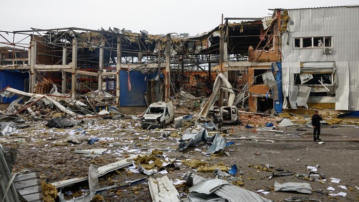 Kerusakan di Ukraina akibat serangan Rusia (Foto: REUTERS/Valentyn Ogirenko)