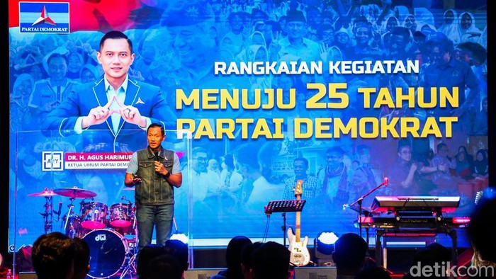 Partai Demokrat mulai memanaskan perayaan Hari Ulang Tahun (HUT) ke-25 dengan menyiapkan berbagai rangkaian kegiatan yang melibatkan kader serta masyarakat. Kick off peringatan digelar di Jakarta dan dipimpin langsung oleh Ketua Umum Partai Demokrat,