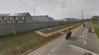 Pada 2018 sebuah taman baru saja dibuat melalui CSR dari salah satu BUMN. Taman itu terlihat rapi dengan rumput pendek, jalan setapak, serta dilengkapi bangku. Foto: Google Street View