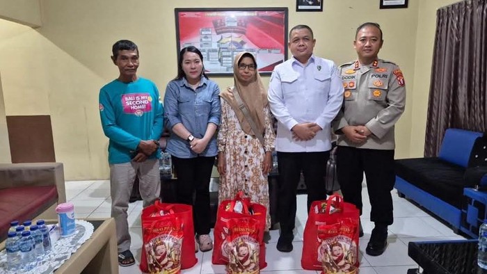 Tim Itwasum Polri Temui Keluarga Tiga Bhayangkara Gugur di Katingan. (Humas Polres Katingan)