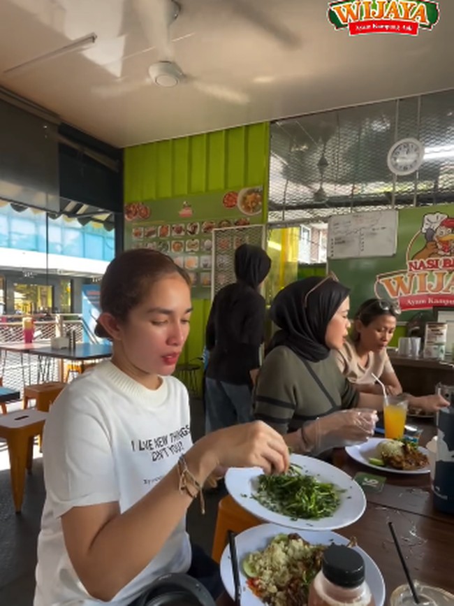 Viral Pada Masanya, 8 Bisnis Kuliner Milik Artis Ini Berujung Gulung Tikar