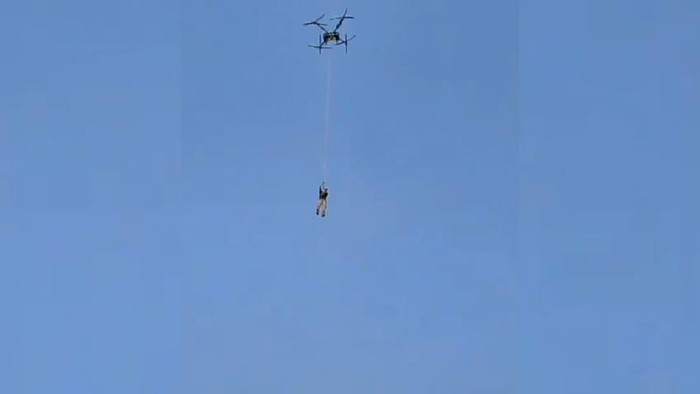 Petani naik drone di Tuban