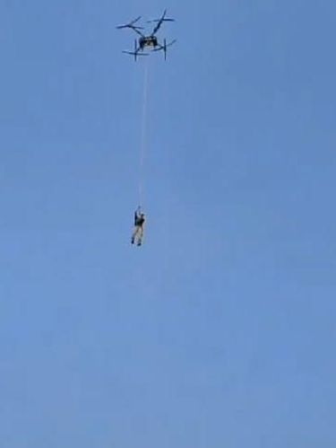 Petani naik drone di Tuban