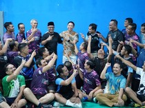 Perpisahan Kapolres Kediri Kota Diwarnai Laga Persahabatan Badminton