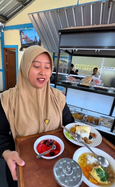 Vibes Kondangan Tanpa Amplop! Warung Ini Sajikan Menu Hajatan Lengkap
