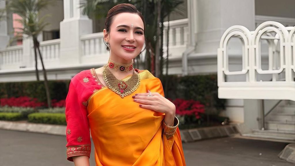 Wika Salim Berkain Sari Oranye Nyanyi di Jamuan Kenegaraan Kujungan PM India
