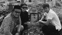 Pesinetron Arie Nugroho Berduka Ayah Meninggal Dunia