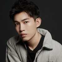 Sayangnya popularitas Xu Peng berubah hampir dalam semalam sejak produksi AI mengubah industri hiburan. Pada kuartal pertama 2026 saja, dari sekitar 128.000 drama pendek yang dirilis, sekitar 122.000 diproduksi dengan bantuan intelejensi buatan. Foto: Baidu