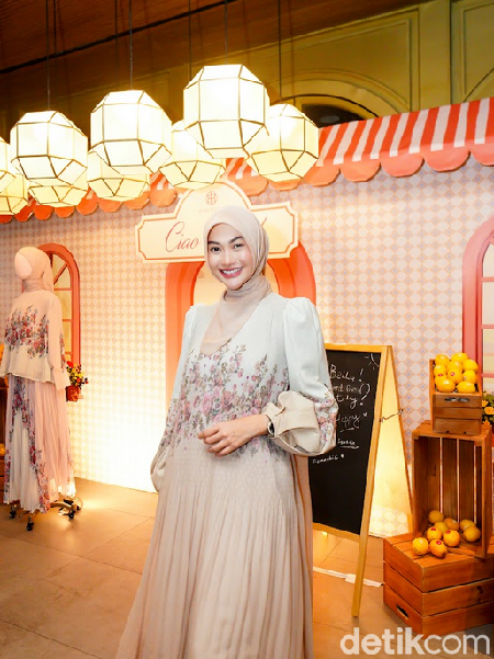 Indah Nada Puspita Hadirkan Sentuhan Estetik Italia di Koleksi Hijab Terbaru