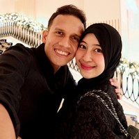 Adiba Khanza, istri Egy Maulana Vikri. Adiba Khanza dan Egy Maulana Vikri resmi menjadi pasangan suami istri pada 10 Desember 2023. Sebelum menikah, keduanya diketahui telah menjalani hubungan asmara selama sekitar empat tahun. Kini, rumah tangga mereka telah dikaruniai seorang anak perempuan yang lahir pada 12 Desember 2025. Foto: Instagram @egymaulanavikri/ @adiba.knza