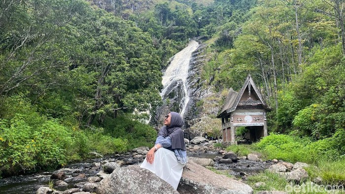Pengujung saat berada di Air Terjun Sitapigagan