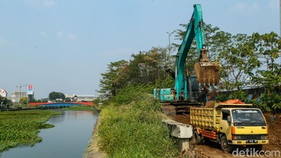 Alat Berat Turun Tangan, Cheonggyecheon Bekasi yang Terlupakan Akhirnya Ditata Kembali