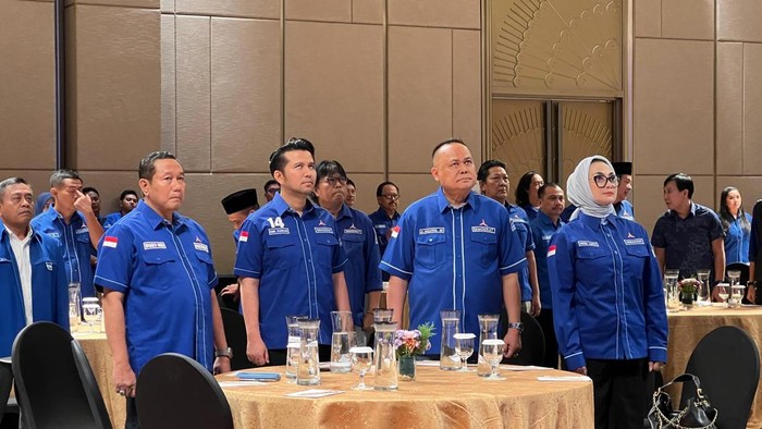 Anggota DPR RI dari dapil Jatim I, Lucy, bersama Wagub Emil Dardak