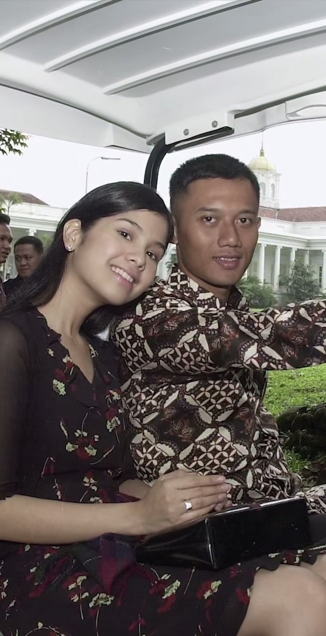 Foto pernikahan hingga foto lawas Agus dan Annisa tampak menghiasi unggahan Instagram keduanya. Agus juga menuliskan keterangan yang tak kalah romantis, memanggil sang istri dengan panggilan Mum. Foto: Instagram/@annisayudhoyono