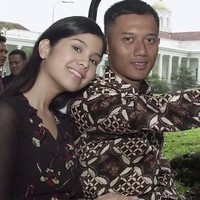 Foto pernikahan hingga foto lawas Agus dan Annisa tampak menghiasi unggahan Instagram keduanya. Agus juga menuliskan keterangan yang tak kalah romantis, memanggil sang istri dengan panggilan Mum. Foto: Instagram/@annisayudhoyono