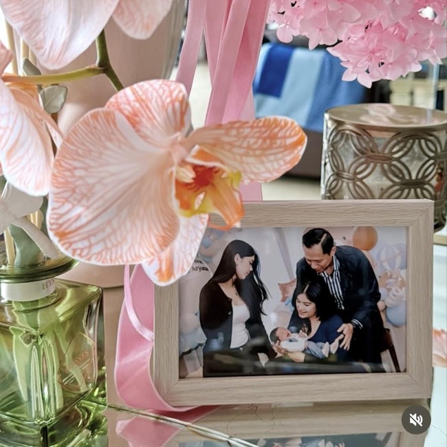 Potret Annisa Pohan & AHY Anniversary ke-21, Wajah Putranya Tak Lagi Ditutupi