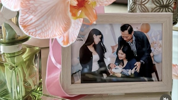 Potret Annisa Pohan & AHY Anniversary ke-21, Wajah Putranya Tak Lagi Ditutupi