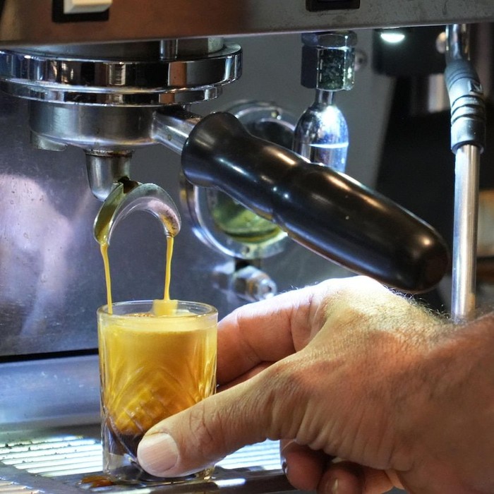 Warga Australia semakin tertarik pada kopi yang ditanam dan dipanggang dalam negeri (ABC Rural: Sophie Johnson)