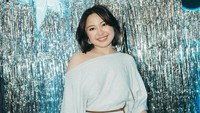 Sudah terkenal dan banyak pekerjaan, Bernadya ternyata anak kosan. Semua orang tuh nanya kenapa aku ngekos, kenapa gak pindah rumah. Aku sebenarnya sudah beli rumah di Jakarta, tapi aku gak tinggalin, karena aku gak sreg, ujarnya dilihat di YouTube Raditya Dika, Kamis (9/7/2026). (Foto: dok Instagram bernadyaribka)