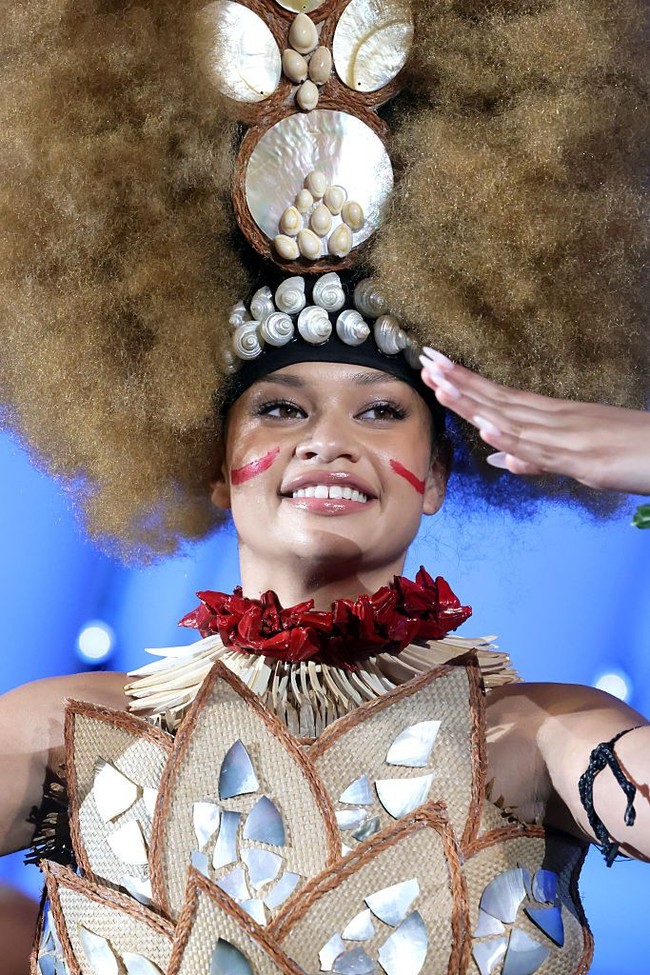 Catherine merupakan anak dari aktor Australia ternama, Jay Laga’aia. Ia merupakan keturunan Samoa, penduduk asli Polinesia dari Kepulauan Samoa. Foto: Getty Images for Disney/Rodin Eckenroth