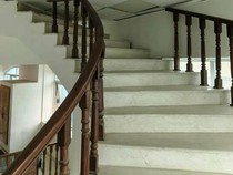 Foto: Deretan Tangga Paling Absurd, Ada yang Ujungnya Tembok
