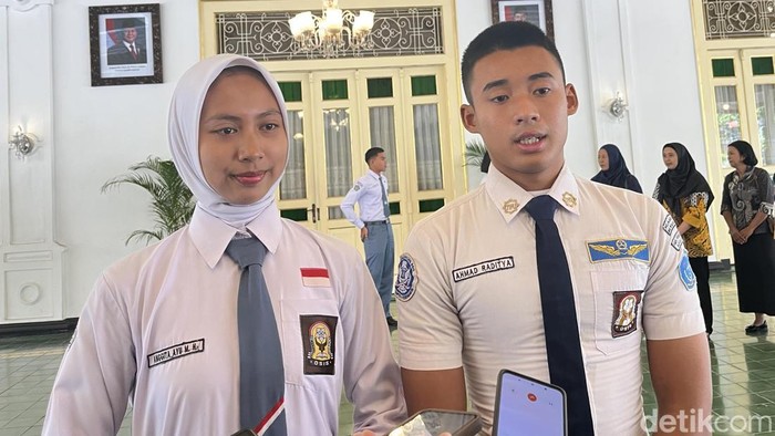 Dua pelajar DIY, Anggita Ayu Mahanani Hanifah dan Ahmad Raditya, lolos menjadi Paskibraka nasional. Ditemui di Kompleks Kepatihan Jogja, Kamis (9/7/2026).