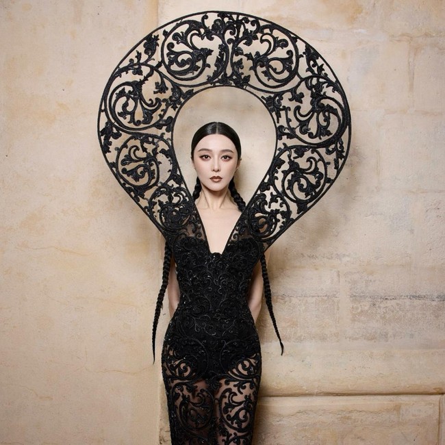 Fan Bing Bing Jadi Model Paris Fashion Week, Wajah Bak Porselen Bikin Terpana