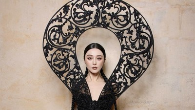 Fan Bing Bing Jadi Model Paris Fashion Week, Wajah Bak Porselen Bikin Terpana