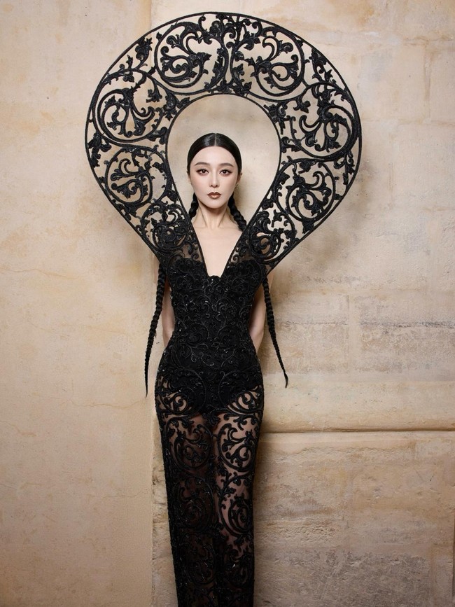 Fan Bing Bing Jadi Model Paris Fashion Week, Wajah Bak Porselen Bikin Terpana