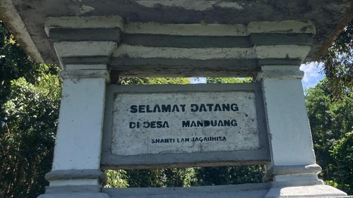Gapura Desa Manduang di Kecamatan Klungkung, Bali, Kamis (9/7/2026). (Fatih Kudus Jaelani/detikBali)
