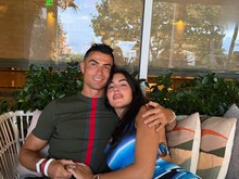 Perlihatkan 2 Cincin, Cristiano Ronaldo & Georgina Rodríguez Resmi Menikah!