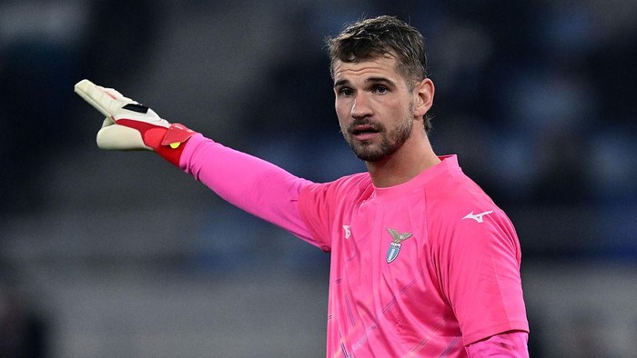 ROME, ITALY - MARCH 04:  Ivan Provedel of Lazio gestures during the Coppa Italia match between SS Lazio and Atalanta BC at Olimpico Stadium on March 04, 2026 in Rome, Italy. (Photo by Image Photo Agency/Getty Images)