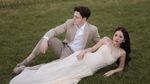 Pre-Wedding Romantis Jennifer Christie & Alastair May di Padang Rumput