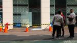 Penampakan Kaca Kantor BGN Pecah, Polisi Cek Lokasi
