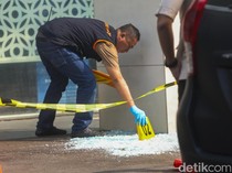 Penampakan Kaca Kantor BGN Pecah, Polisi Cek Lokasi